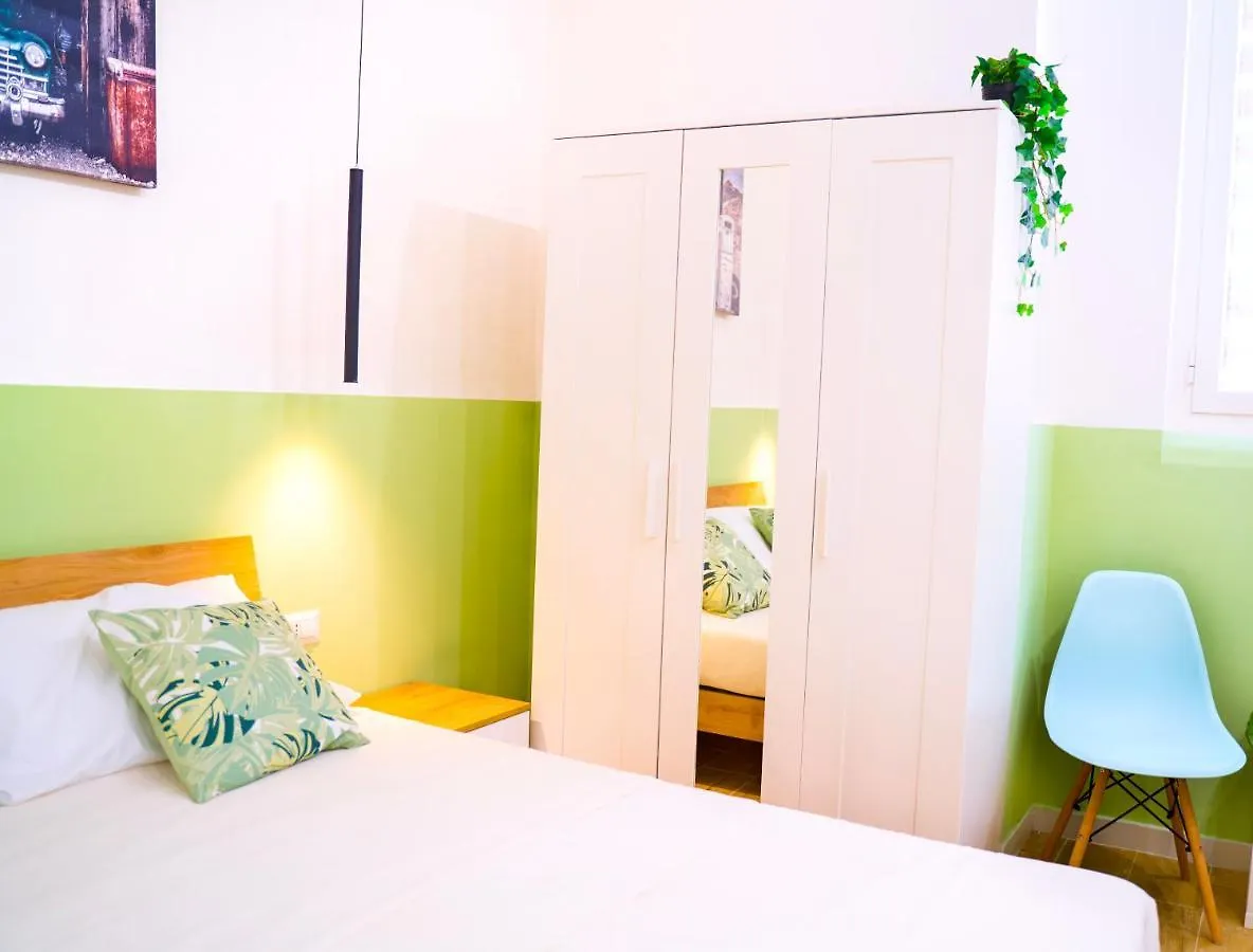 Suite N.1 500Mt Da Policlinico/10Min Da Stazione Bari 0*,  Italy